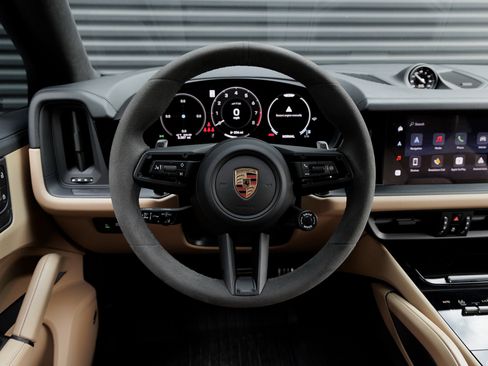Used 2026 Porsche Cayenne GTS image 17
