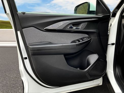 Used 2022 Chevrolet TrailBlazer LT w/ Convenience Package image 12