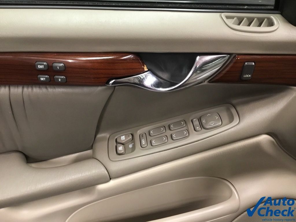 Used 2000 Cadillac De Ville DHS w/ Safety/Security Pkg FWD image 21
