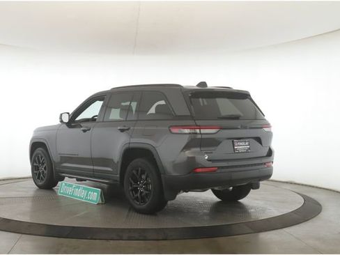 Used 2024 Jeep Grand Cherokee Altitude image 8