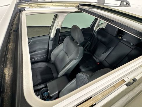 Used 2023 Subaru Forester Premium AWD/4WD image 25