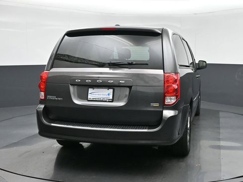 Used 2016 Dodge Grand Caravan SE image 6