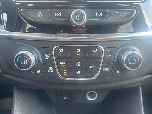 Used 2023 Chevrolet Traverse LT AWD/4WD image 9