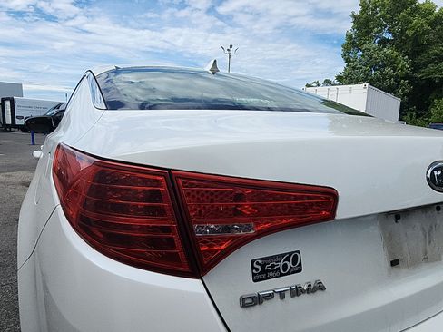 Used 2011 Kia Optima EX FWD image 10