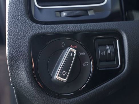 Used 2017 Volkswagen Golf R 4-Door image 28