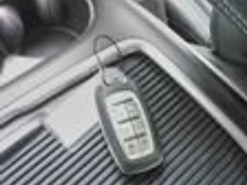 Used 2024 Chrysler Pacifica Touring-L FWD image 18