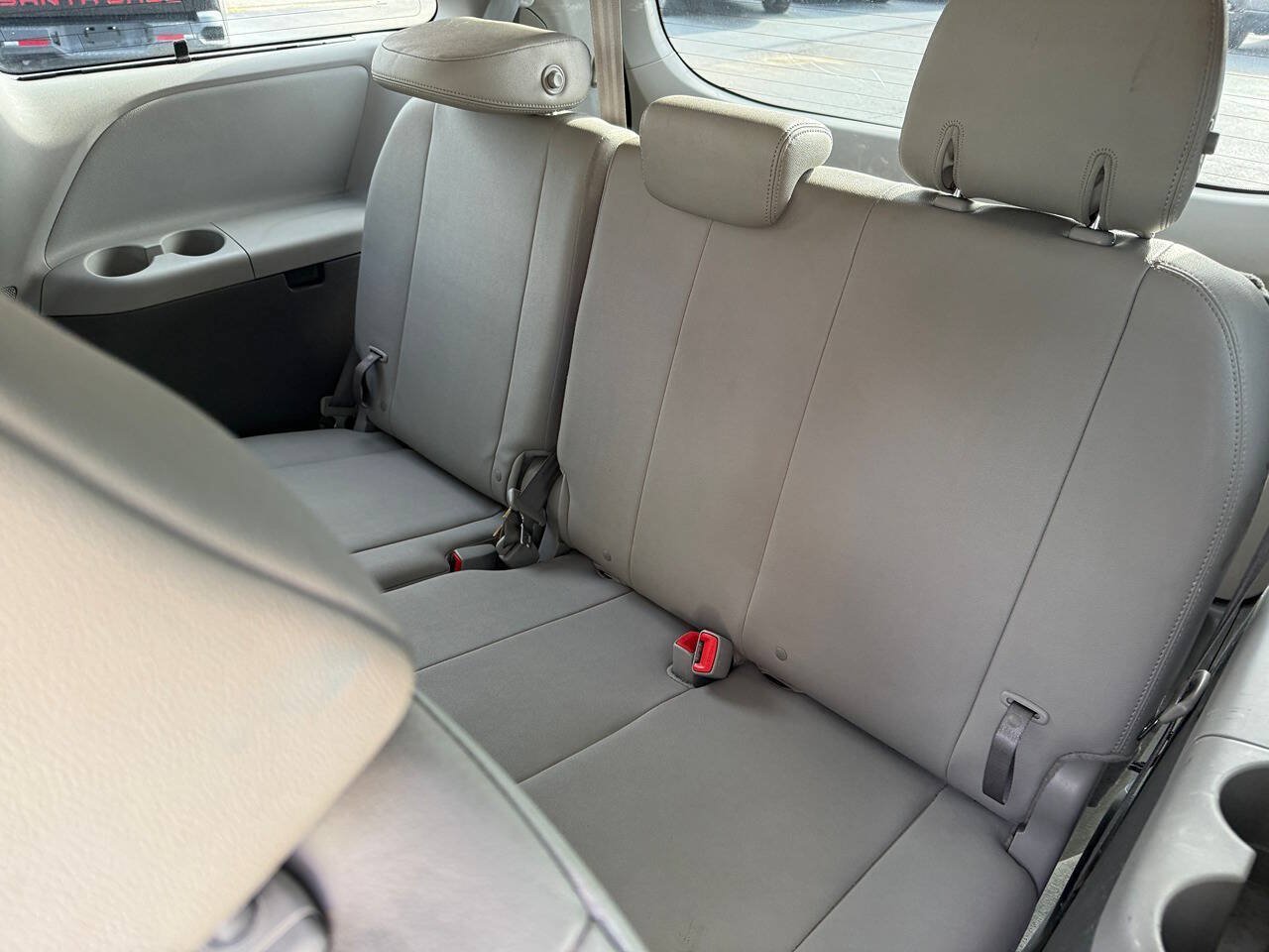 Used 2015 Toyota Sienna XLE FWD image 11