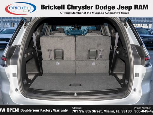 New 2025 Jeep Grand Cherokee L Laredo image 9