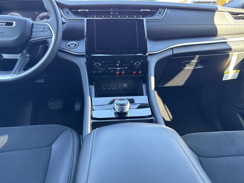New 2025 Jeep Grand Cherokee L Altitude image 6