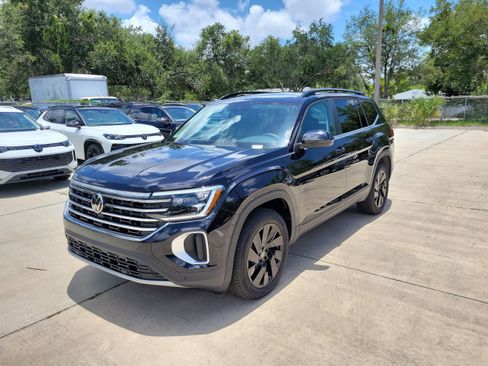 New 2026 Volkswagen Atlas SE FWD image 8