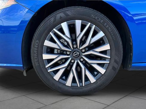 Used 2025 Nissan Altima 2.5 SV FWD image 9