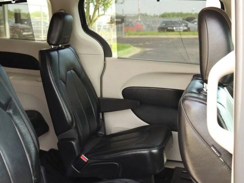 Used 2018 Chrysler Pacifica Touring-L FWD image 50
