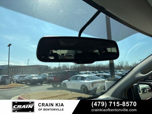 Used 2016 Chrysler Town & Country Touring image 26