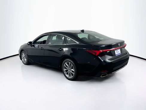 Used 2019 Toyota Avalon XLE w/ Moonroof Package image 7