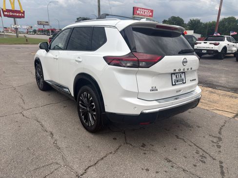 Used 2025 Nissan Rogue Platinum FWD image 9