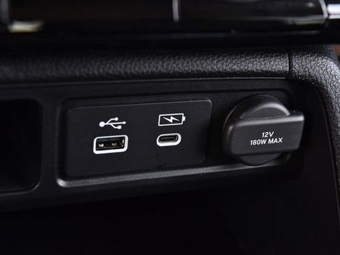 Used 2025 Honda Pilot Touring image 17