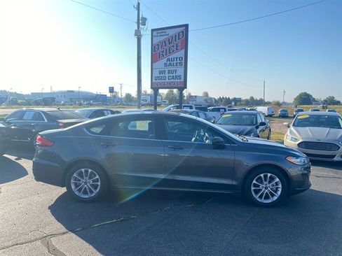 Used 2020 Ford Fusion SE image 1