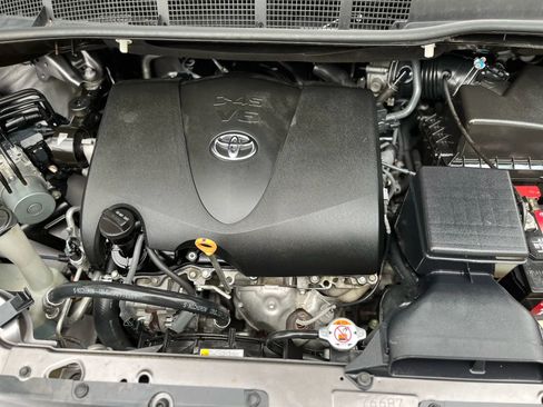 Used 2017 Toyota Sienna SE image 30