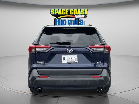 Used 2020 Toyota RAV4 XLE Premium image 7