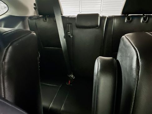 Used 2021 Toyota Highlander XLE image 29