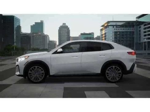 New 2026 BMW X2 xDrive28i w/ Convenience Package AWD/4WD image 4