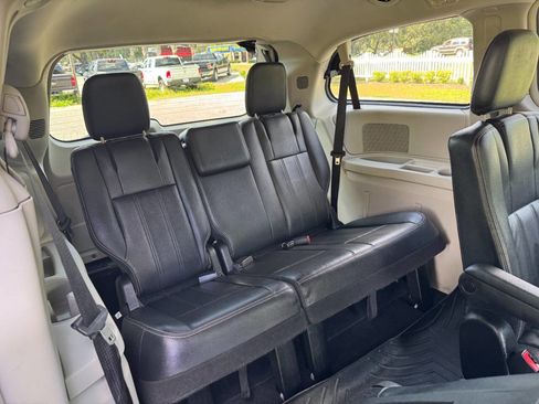 Used 2013 Chrysler Town & Country Touring image 41