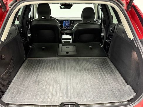 Used 2020 Volvo XC60 T5 Momentum w/ Protection Package Premier image 29