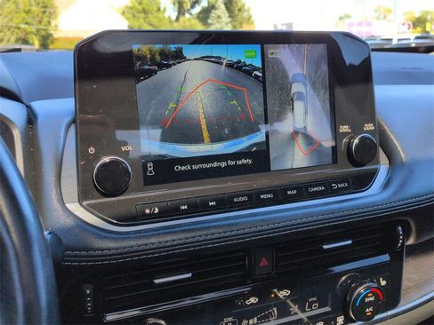 Used 2021 Nissan Rogue SL w/ Premium Package image 13