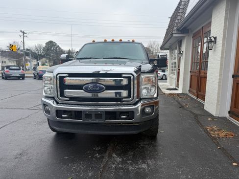 Used 2016 Ford F350 Lariat w/ Chrome Package image 11