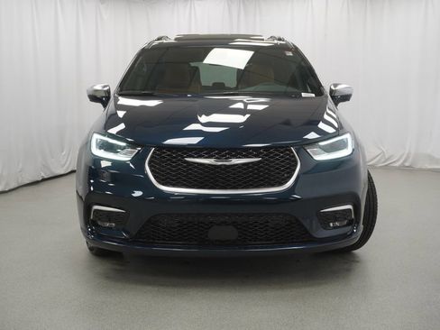 Used 2024 Chrysler Pacifica Pinnacle image 7