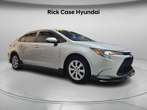 Used 2022 Toyota Corolla LE image 9