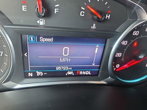 Used 2020 Chevrolet Equinox LT image 19