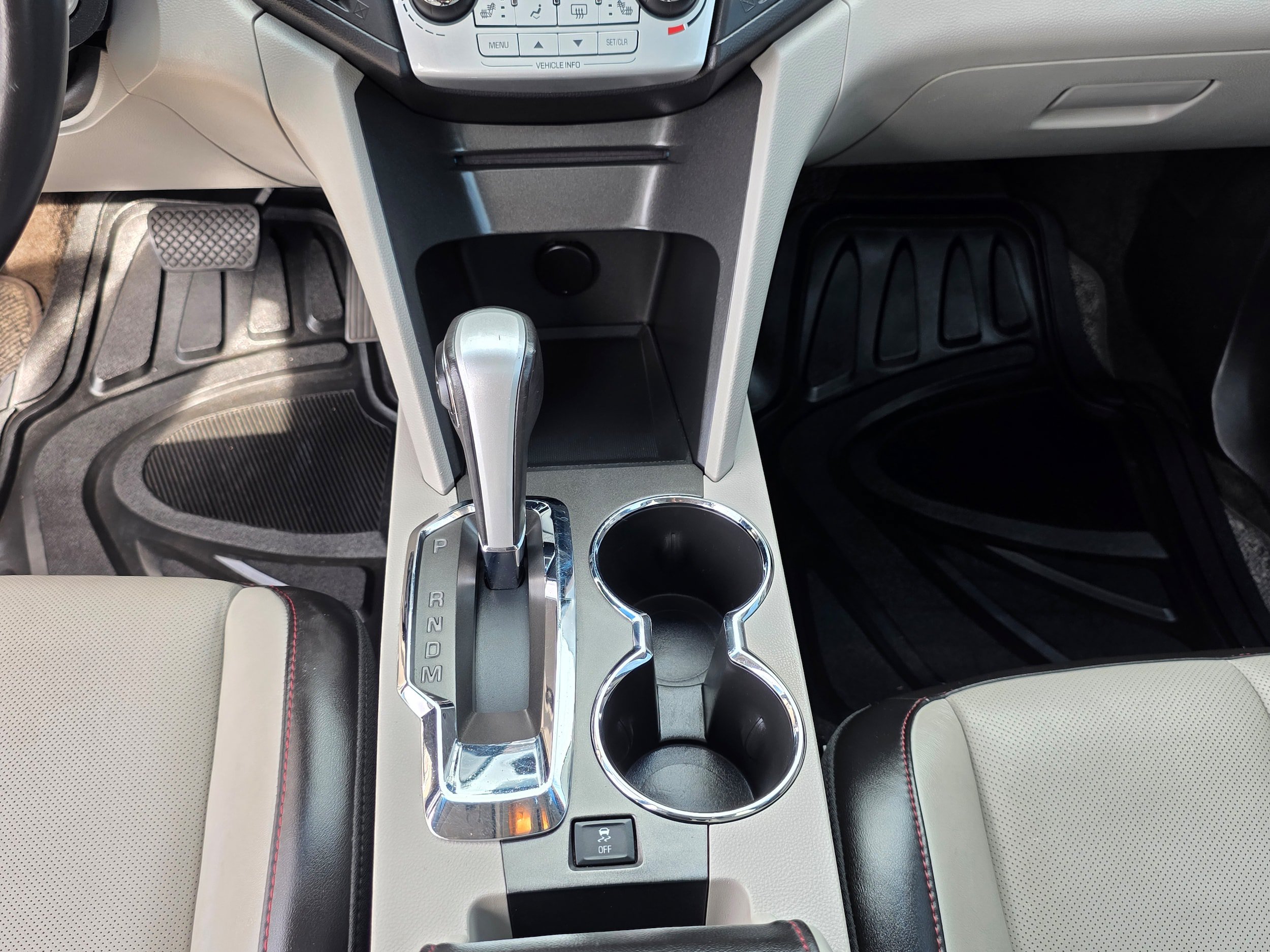 Used 2010 Chevrolet Equinox LT w/ Chrome Appearance Package FWD image 18
