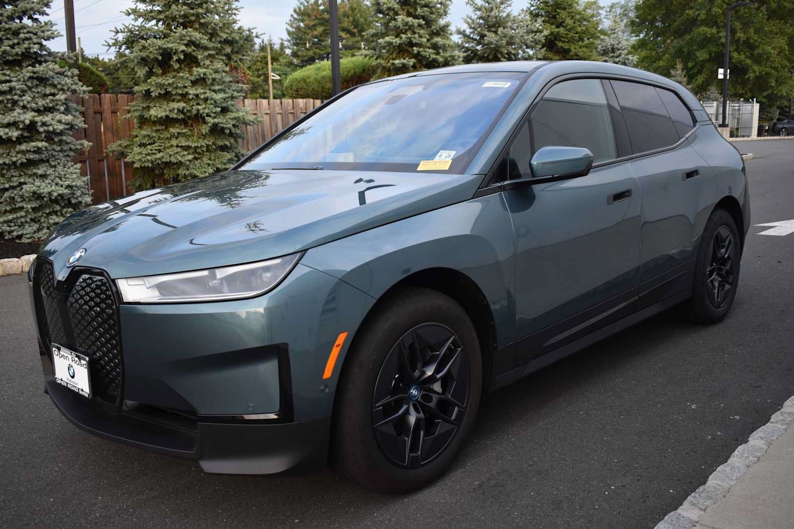 Used 2024 BMW iX xDrive50 AWD/4WD image 3