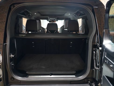 Used 2025 Land Rover Defender 110 image 40