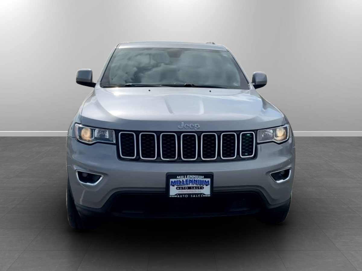 Used 2021 Jeep Grand Cherokee Laredo AWD/4WD image 2