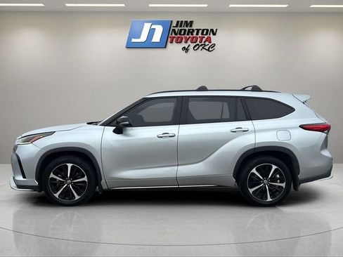 Used 2022 Toyota Highlander XSE FWD image 8