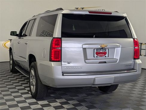 Used 2020 Chevrolet Suburban Premier image 4