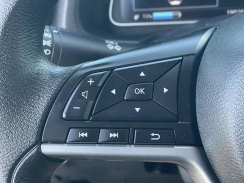 Used 2023 Nissan Leaf S image 9
