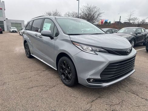 New 2026 Toyota Sienna XLE Woodland Edition image 9