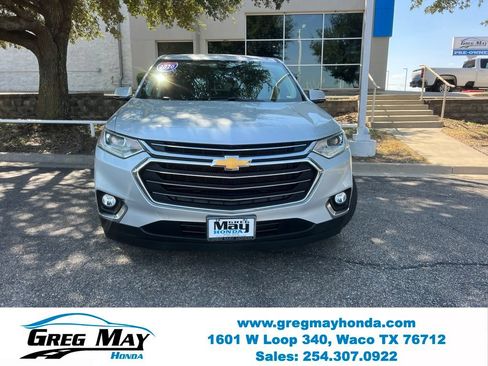 Used 2020 Chevrolet Traverse LT FWD image 2