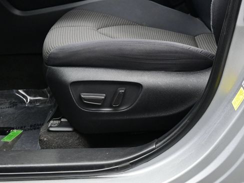 Used 2023 Toyota Highlander LE AWD/4WD image 11