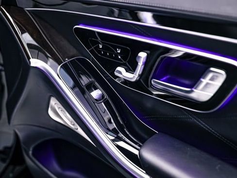 Used 2024 Mercedes-Benz Maybach S 580 4MATIC image 32