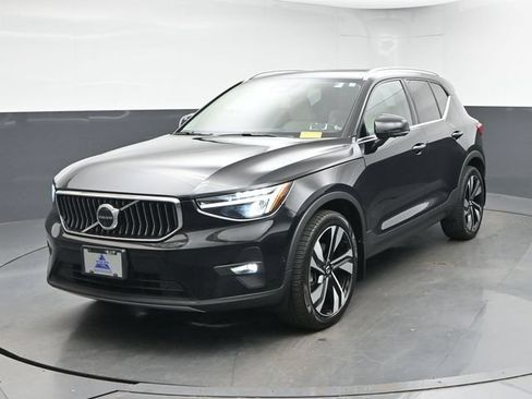 Used 2023 Volvo XC40 B5 Ultimate w/ Protection Package Premier AWD/4WD image 3