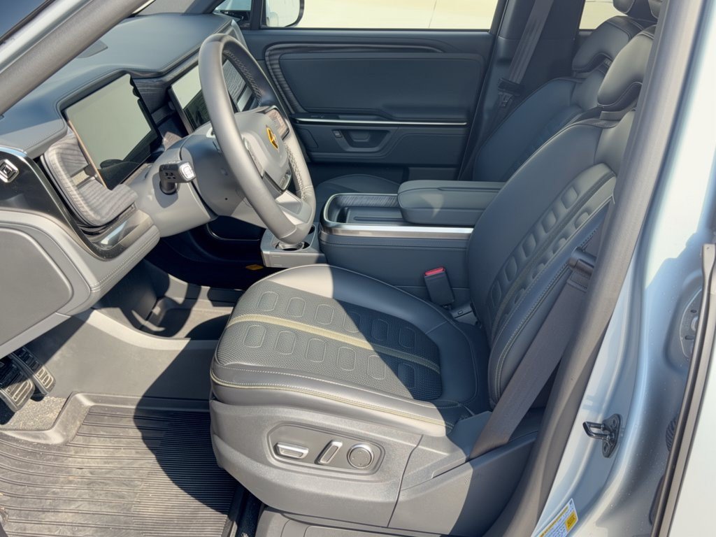 Used 2026 Rivian R1S Adventure Dual AWD/4WD image 5