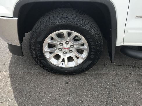 Used 2017 GMC Sierra 1500 SLE w/ SLE Value Package AWD/4WD image 3
