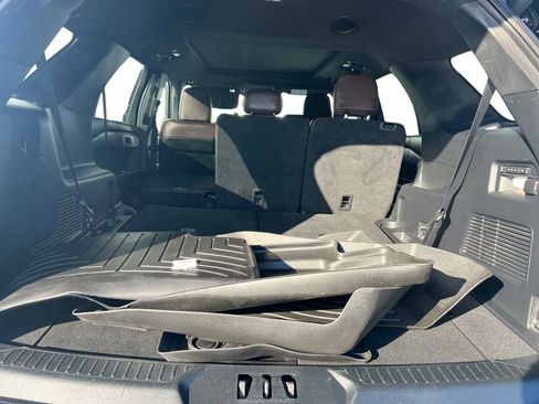 Used 2023 Ford Explorer Platinum w/ Technology Package image 9