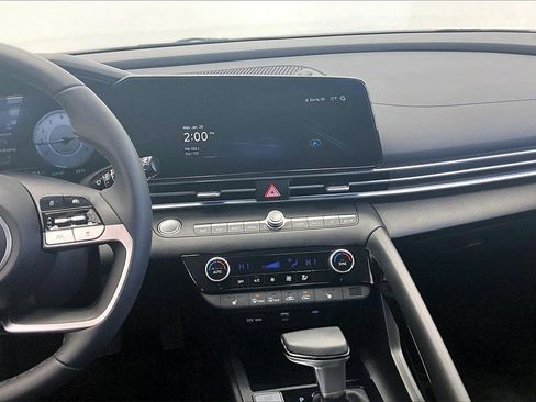 Certified 2025 Hyundai Elantra SEL image 6
