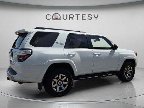 Certified 2024 Toyota 4Runner TRD Off-Road Premium w/ Moonroof Package AWD/4WD image 5