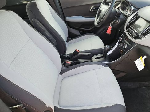Used 2018 Chevrolet Trax LS FWD image 18
